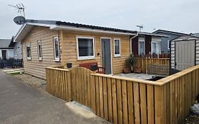 1 Bed Cabin - Sleeps 2 - Pets - 2 Min To Beach